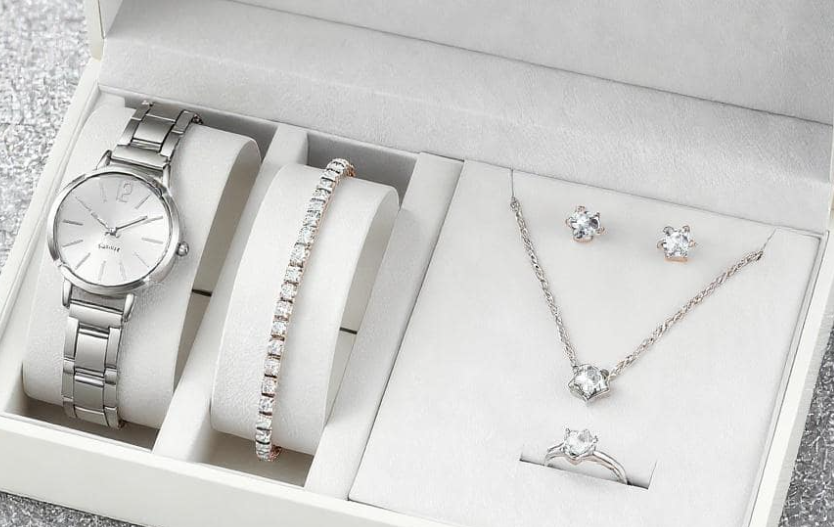 Ladies' watches, elegant and stylish ladies' wristwatches, trendy ladies' quartz watch bracelets