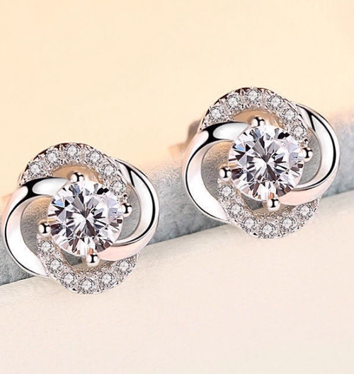 all-silver stud earrings,  version versatile four-leaf clover earrings, anti-allergy and non-fading birthday  earrings