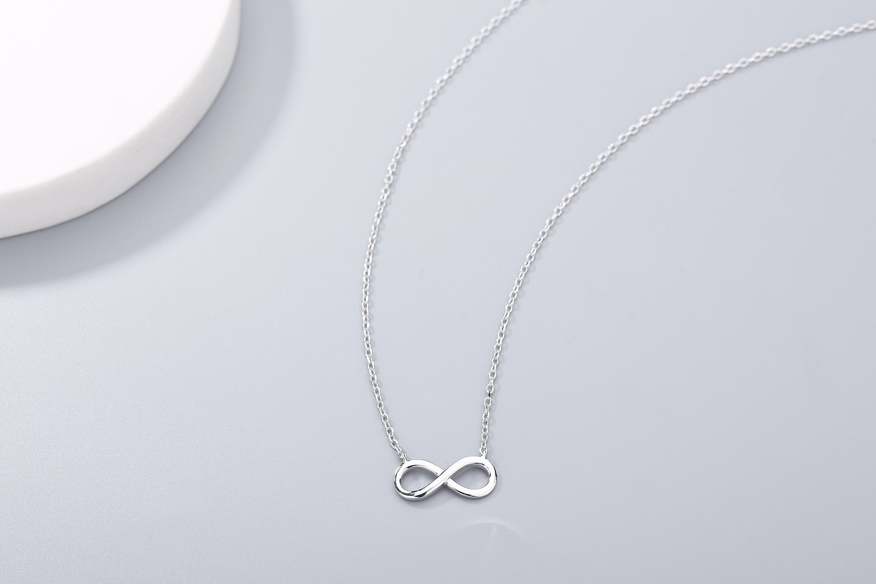 8-shaped pendant jewelry, earrings and other versatile accessories at low prices